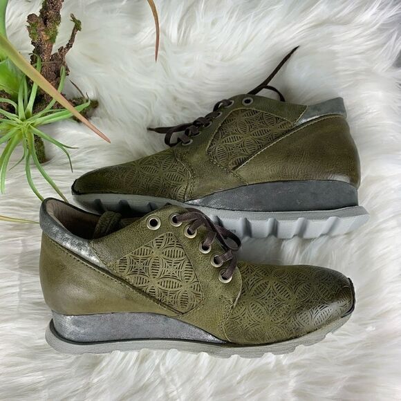 Miz Mooz Chalice Wedge Sneaker, Size 6 - Picture 1 of 8